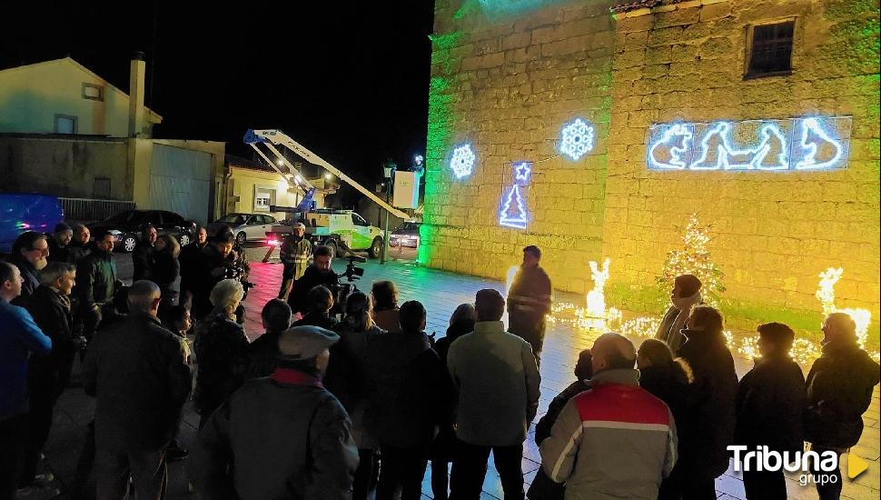 Iberdrola ilumina la Navidad en Manzanal, Carbellino y Villar del Buey