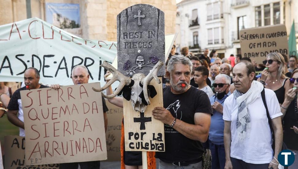 Más de 4.000 zamoranos se manifiestan ante el "dramático futuro" de la Sierra de la Culebra   