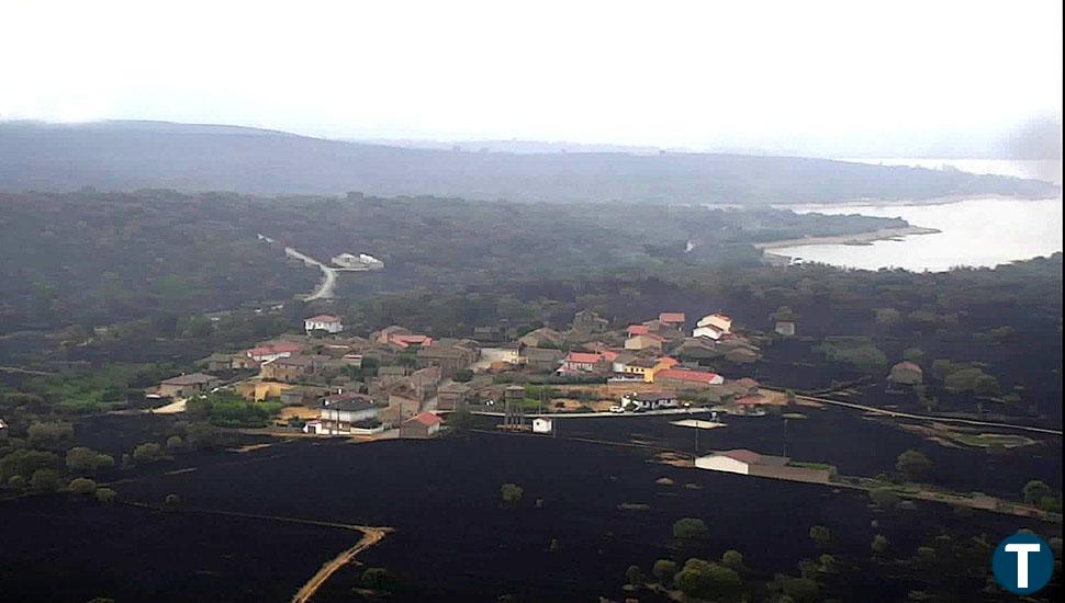 La Junta reitera al sector agroganadero afectado por el fuego que sigue "trabajando en una línea de ayudas"