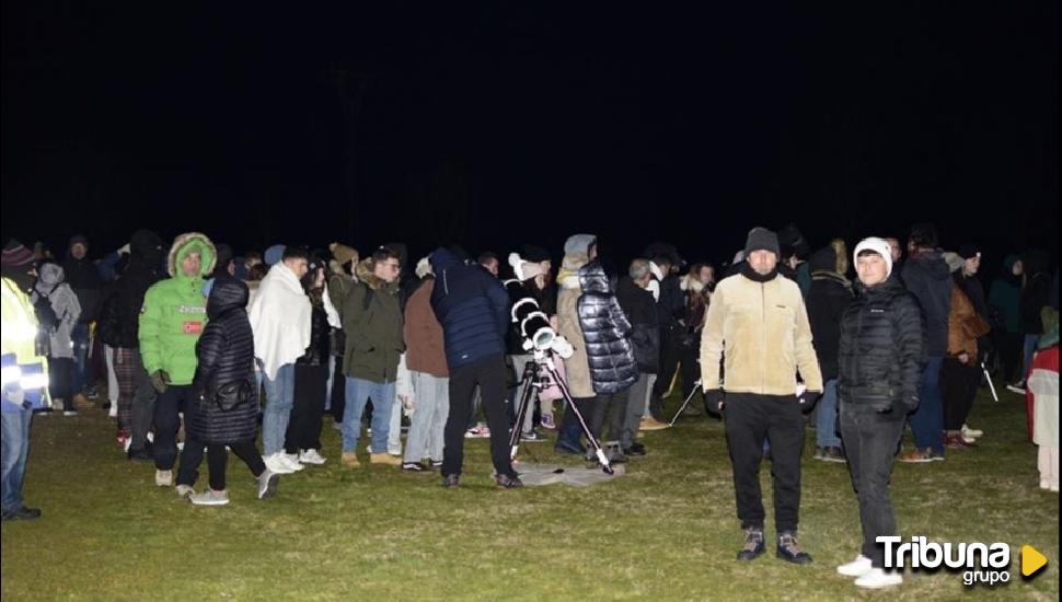 Unas 300 personas, en la quedada para ver el cometa verde en Zamora