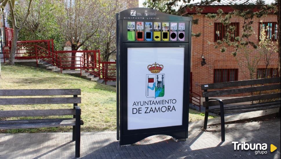 Zamora estrena cuatro minipuntos limpios y reparte más de 20.000 "pipeleras" 
