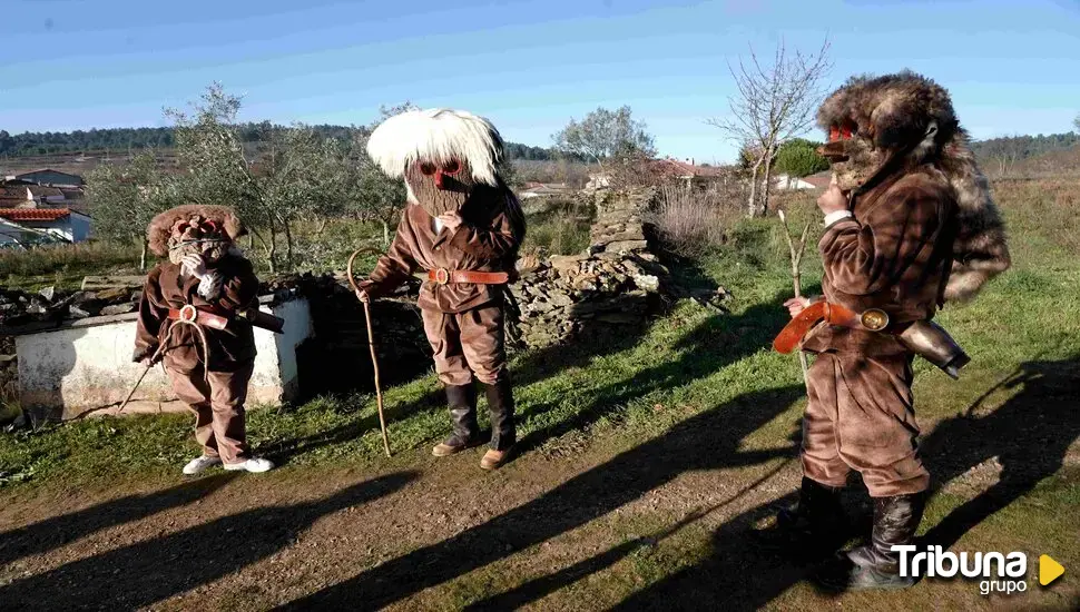 Zamora celebra las mascaradas con personajes estrafalarios y diabólicos en varios pueblos de la provincia