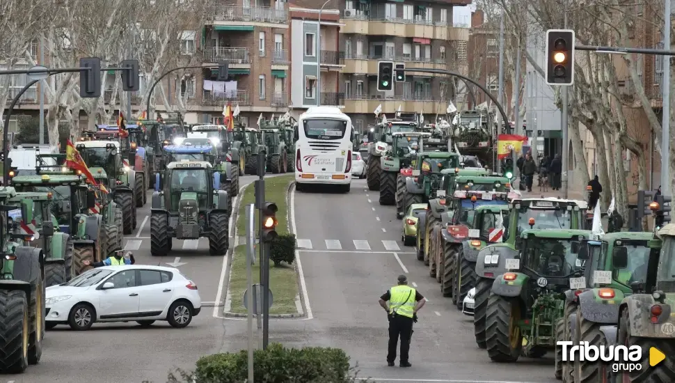 La manifestación de las organizaciones agrarias colapsa las principales calles de Zamora