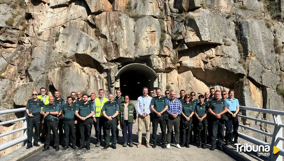 Alféreces en prácticas de la Guardia Civil se forman en las instalaciones de Iberdrola en Ricobayo