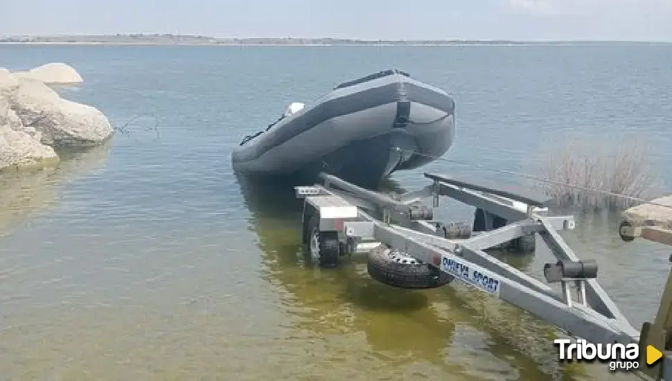 Rescatada por los bomberos una mujer que se quedó dormida sobre una colchoneta en el embalse de Almendra