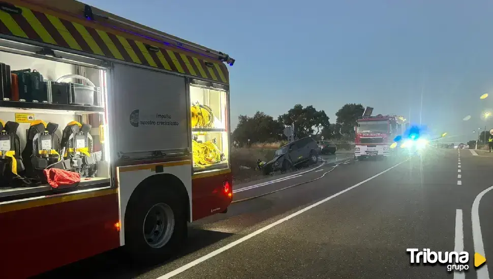 Un fallecido y tres heridos en un choque entre dos turismos en una carretera autonómica en Villar del Buey