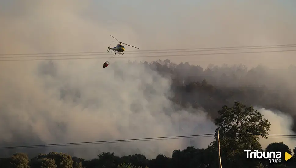 Muere un hombre de un infarto durante el desalojo de Sejas de Aliste provocado por el incendio en Trabazos 