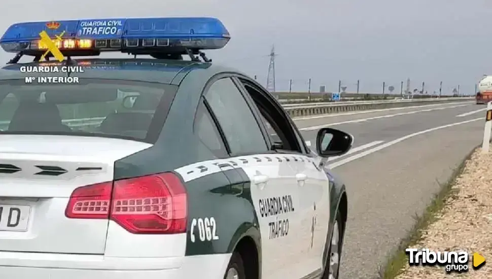 Detenido tras conducir drogado y sin carné, huir de un control y golpear a un coche policial en su huida