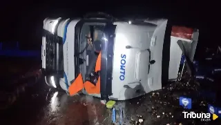 Un herido en el vuelco de un camión en la A-6 en San Esteban del Molar, que ha obligado a desviar el tráfico