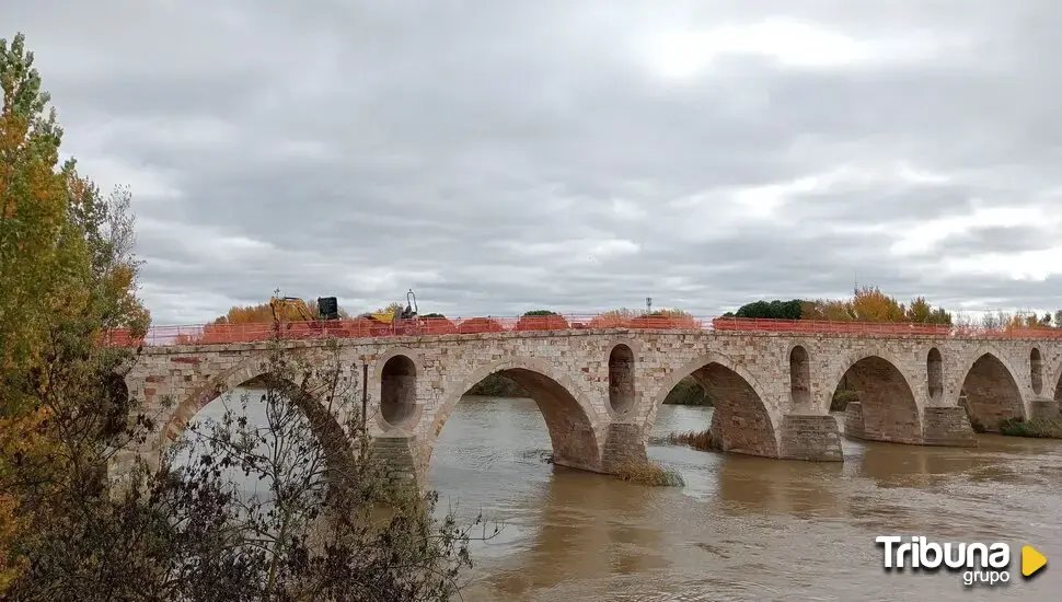 Las obras del Puente de Piedra de Zamora pueden tardar dos meses más tras actos de vandalismo y robos